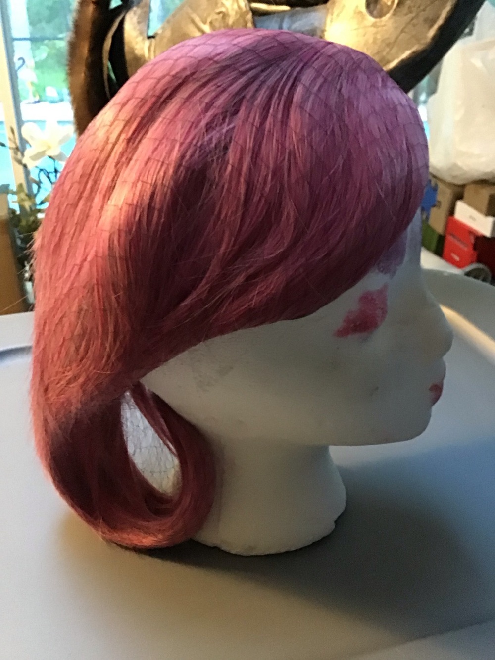 Women's Short Side-Swept Pink Wig - Unbranded new